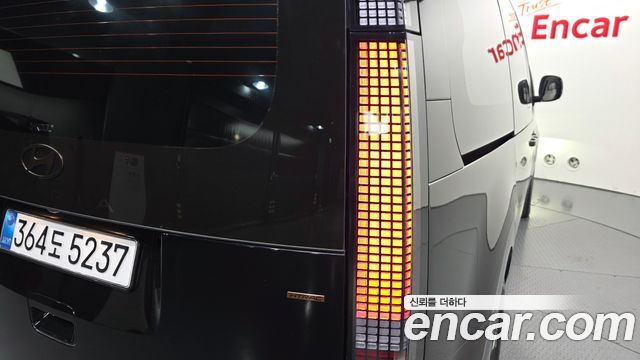 Hyundai Staria 2025 — photo 9