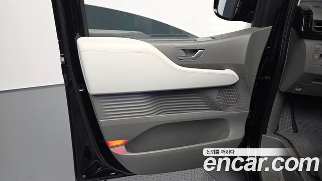 Hyundai Staria 2025 — photo 14