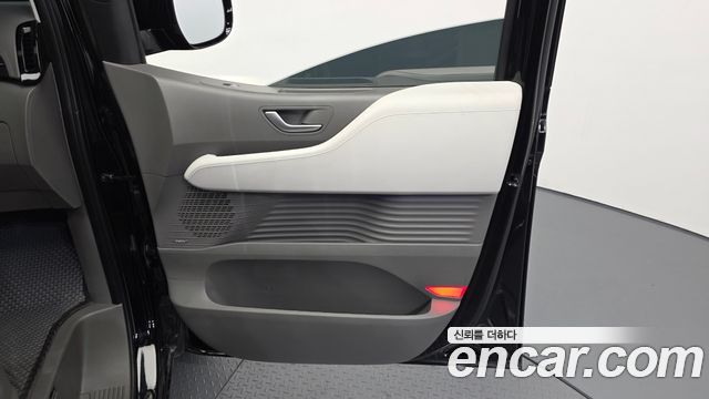 Hyundai Staria 2025 — photo 15
