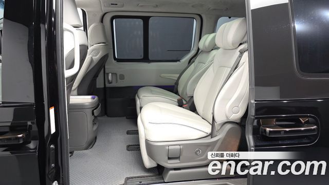 Hyundai Staria 2025 — photo 16