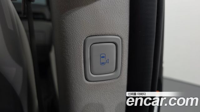 Hyundai Staria 2025 — photo 31
