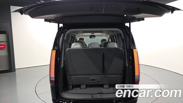 Hyundai Staria 2025 — photo 36