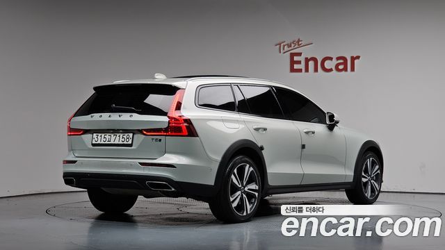 Volvo V60 2020 — photo 2