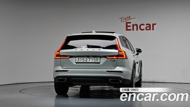 Volvo V60 2020 — photo 4