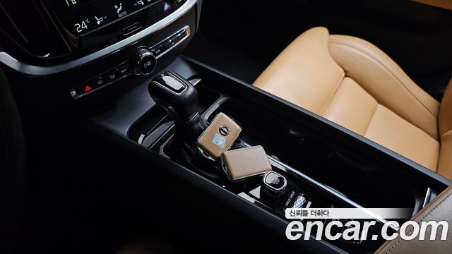 Volvo V60 2020 — photo 12