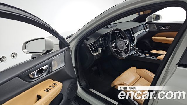 Volvo V60 2020 — photo 13