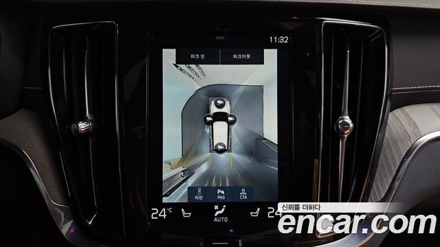 Volvo V60 2020 — photo 21