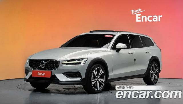 Volvo V60 2020 — photo 1