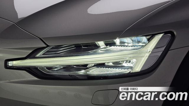 Volvo V60 2020 — photo 8