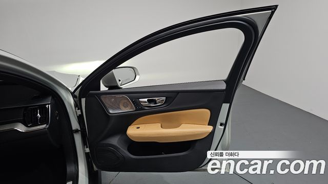 Volvo V60 2020 — photo 14