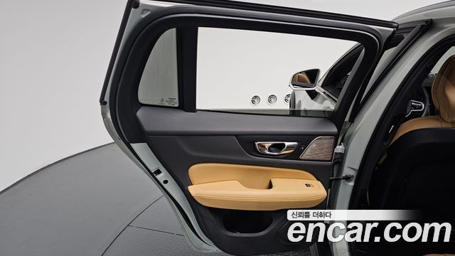 Volvo V60 2020 — photo 15