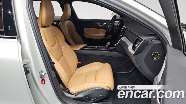 Volvo V60 2020 — photo 16