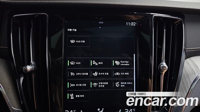 Volvo V60 2020 — photo 28