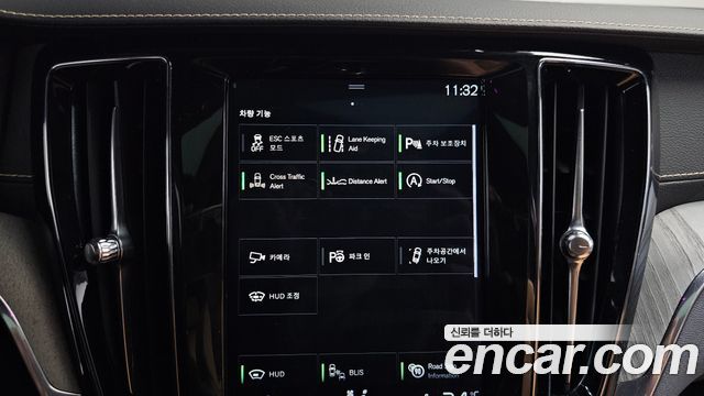 Volvo V60 2020 — photo 29