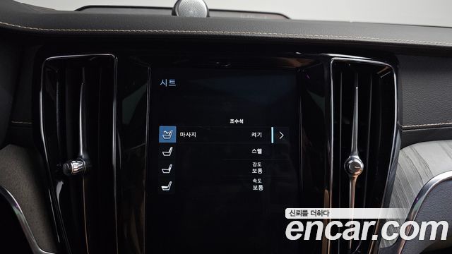 Volvo V60 2020 — photo 31