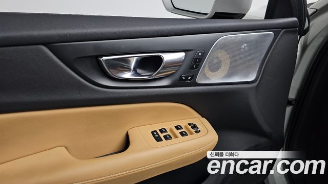 Volvo V60 2020 — photo 34