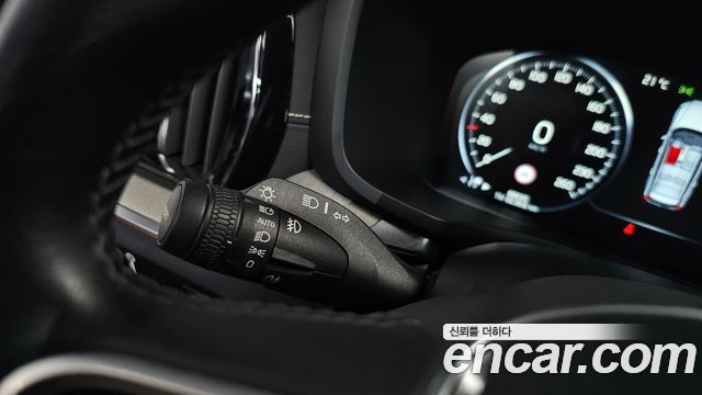 Volvo V60 2020 — photo 37