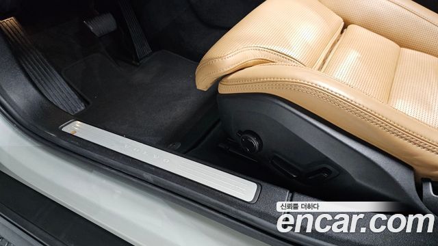 Volvo V60 2020 — photo 38