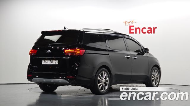 Kia Canival 2019 — photo 2