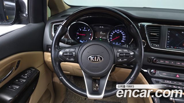 Kia Canival 2019 — photo 20