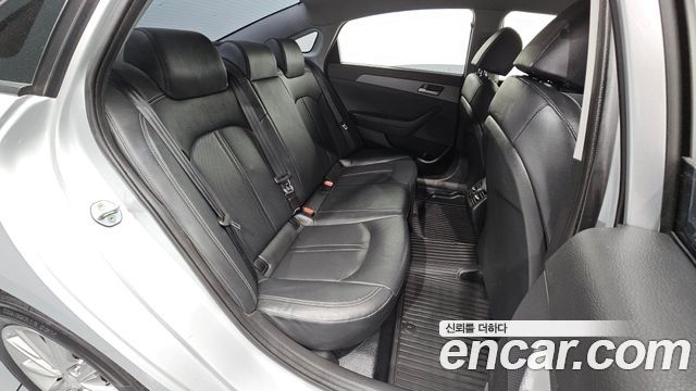 Hyundai Sonata 2018 — photo 17