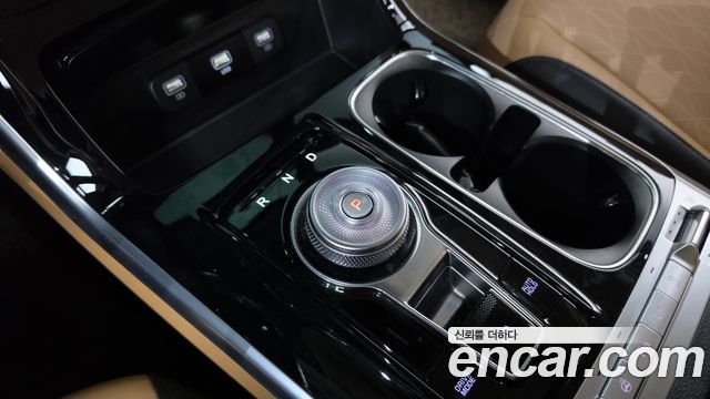 Kia Canival 2023 — photo 9