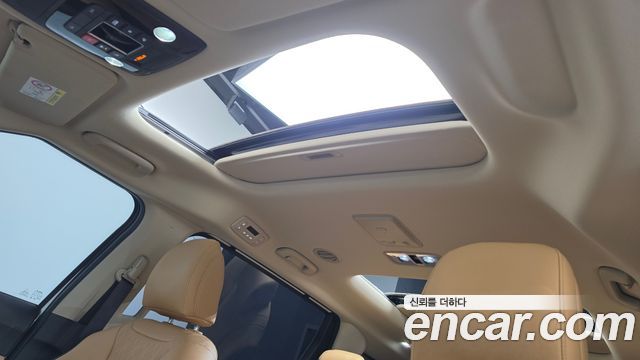 Kia Canival 2023 — photo 16