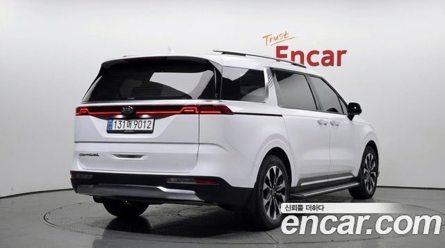 Kia Canival 2021 — photo 2