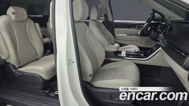 Kia Canival 2021 — photo 16