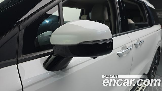 Kia Canival 2021 — photo 31