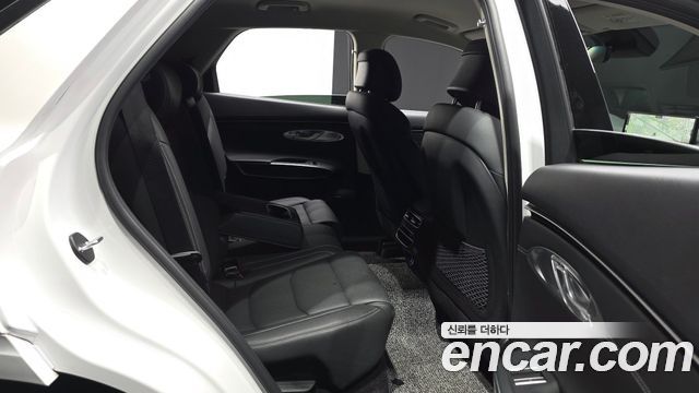 Genesis GV70 2023 — photo 11