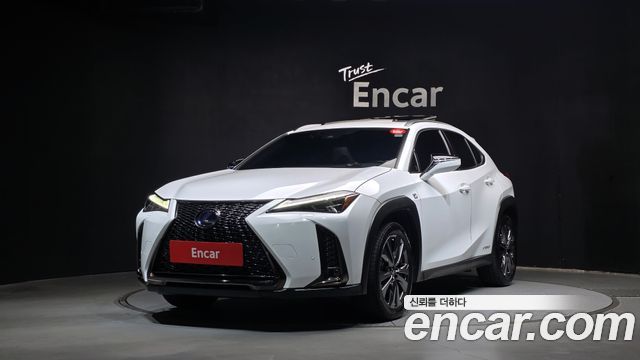 Lexus UX 2022 — photo 1