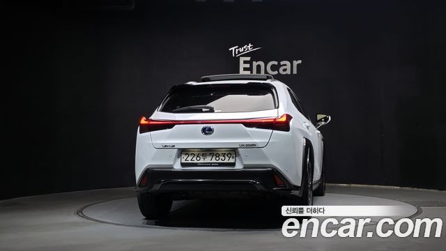 Lexus UX 2022 — photo 4