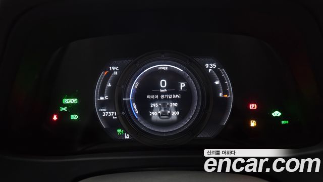 Lexus UX 2022 — photo 11