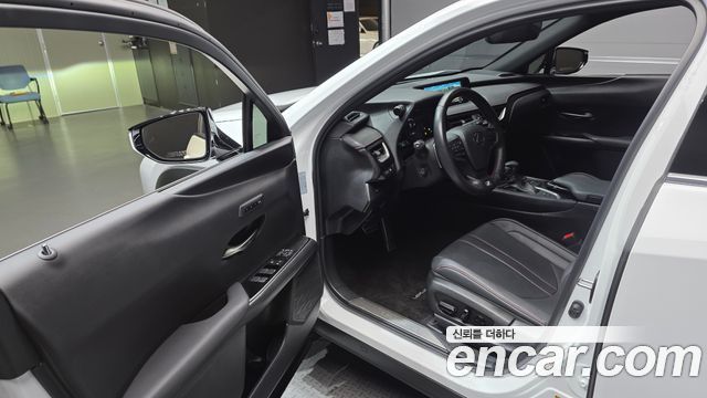 Lexus UX 2022 — photo 13