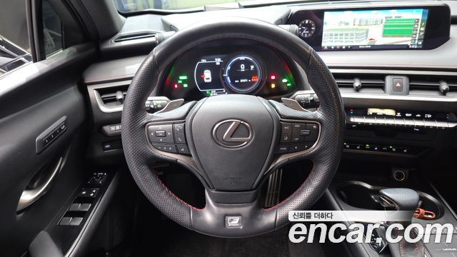 Lexus UX 2022 — photo 19