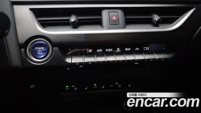 Lexus UX 2022 — photo 22