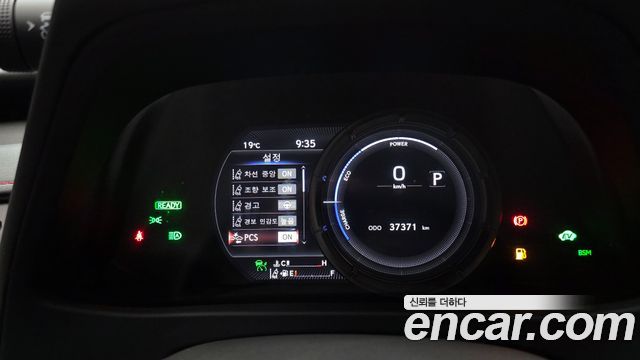 Lexus UX 2022 — photo 23