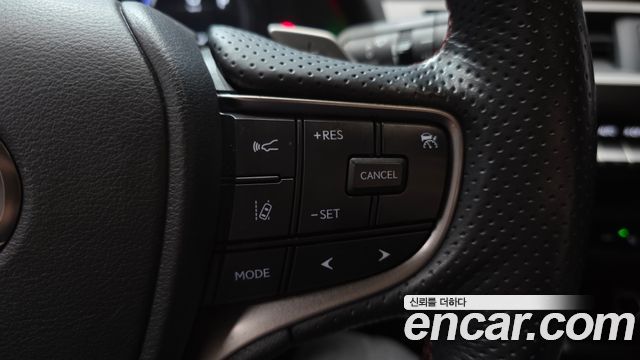 Lexus UX 2022 — photo 24