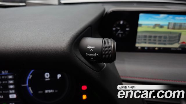 Lexus UX 2022 — photo 25