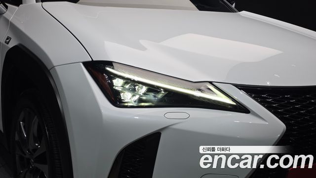 Lexus UX 2022 — photo 8
