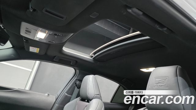 Lexus UX 2022 — photo 29