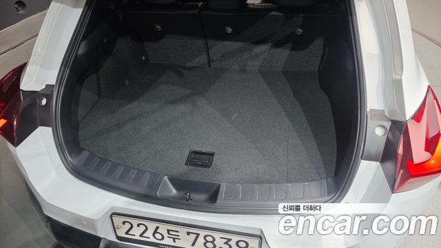 Lexus UX 2022 — photo 30