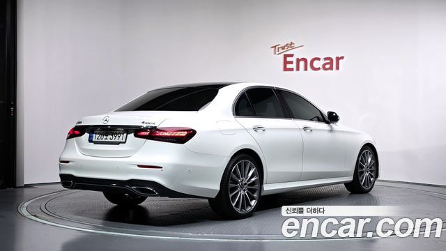 Mercedes-Benz E-Class 2021 — photo 2