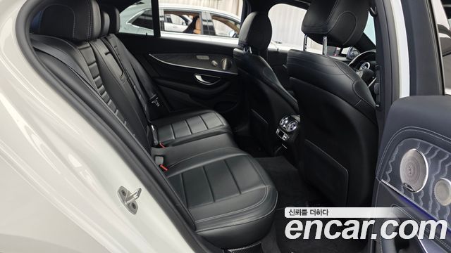 Mercedes-Benz E-Class 2021 — photo 17