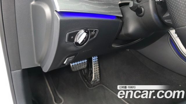 Mercedes-Benz E-Class 2021 — photo 23