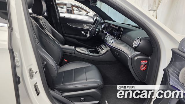 Mercedes-Benz E-Class 2021 — photo 16