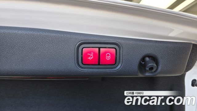 Mercedes-Benz E-Class 2021 — photo 27
