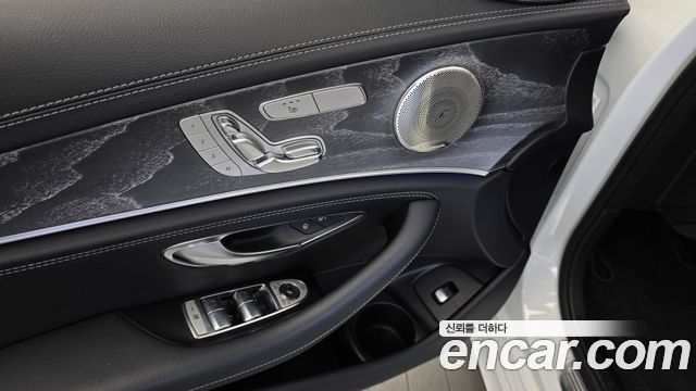Mercedes-Benz E-Class 2021 — photo 30