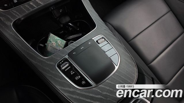 Mercedes-Benz E-Class 2021 — photo 33